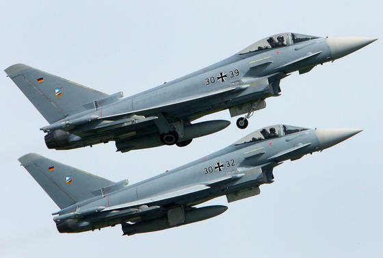 Würde ein baltisches NATO-Mitglied angegriffen, müsste die Bundeswehr der NATO 60 Kampfjets vom Typ Eurofighter zur Verfügung stellen. Doch nur 42 sind einsatzbereit – der Rest steht in der Werkstatt. 