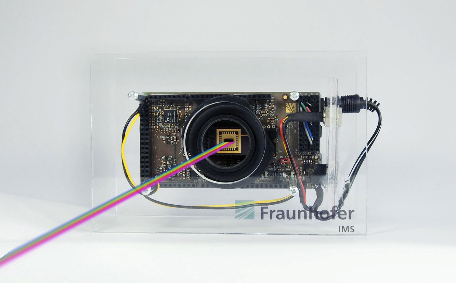 Herzstück der Entwicklung ist ein neuartiger Sensor: Er hat im Vergleich zu herkömmlichen Sensoren eine etwa 100-fach größere Dynamik. 