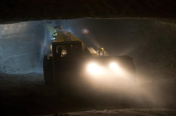 Ein Bergabbaufahrzeug im Kaliwerk Werra bei Philippsthal (Hessen). Der Lithium-Bergbau steckt in Europa hingegen noch in den Kinderschuhen. Das könnte sich mit dem Start des Abbaus in Österreich ändern. 