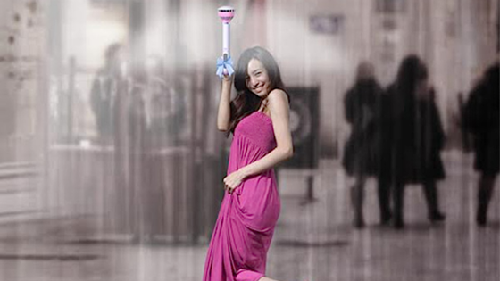 Air Umbrella erzeugt mit einem Ventilator einen Schutzschild gegen den Regen. Der chinesische Regenschirm der etwas anderen Art kommt frühestens Ende 2015 auf den Markt. 