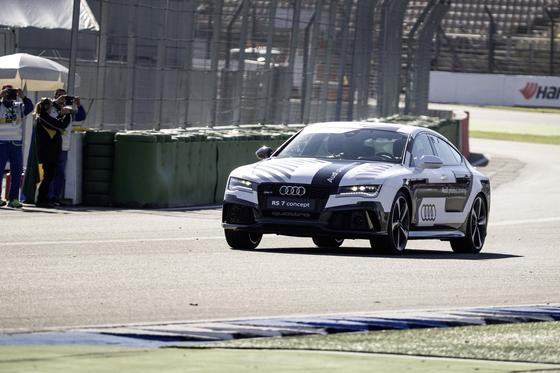 Triumph für das autopilotierte Fahren: Der fahrerlose Audi RS 7, auch Bobby genannt, brachte zum Finale des Deutschen Tourenwagen Masters (DTM) die Fans zum Jubeln. In der Spitze erreichte der RS 7 240 km/h.