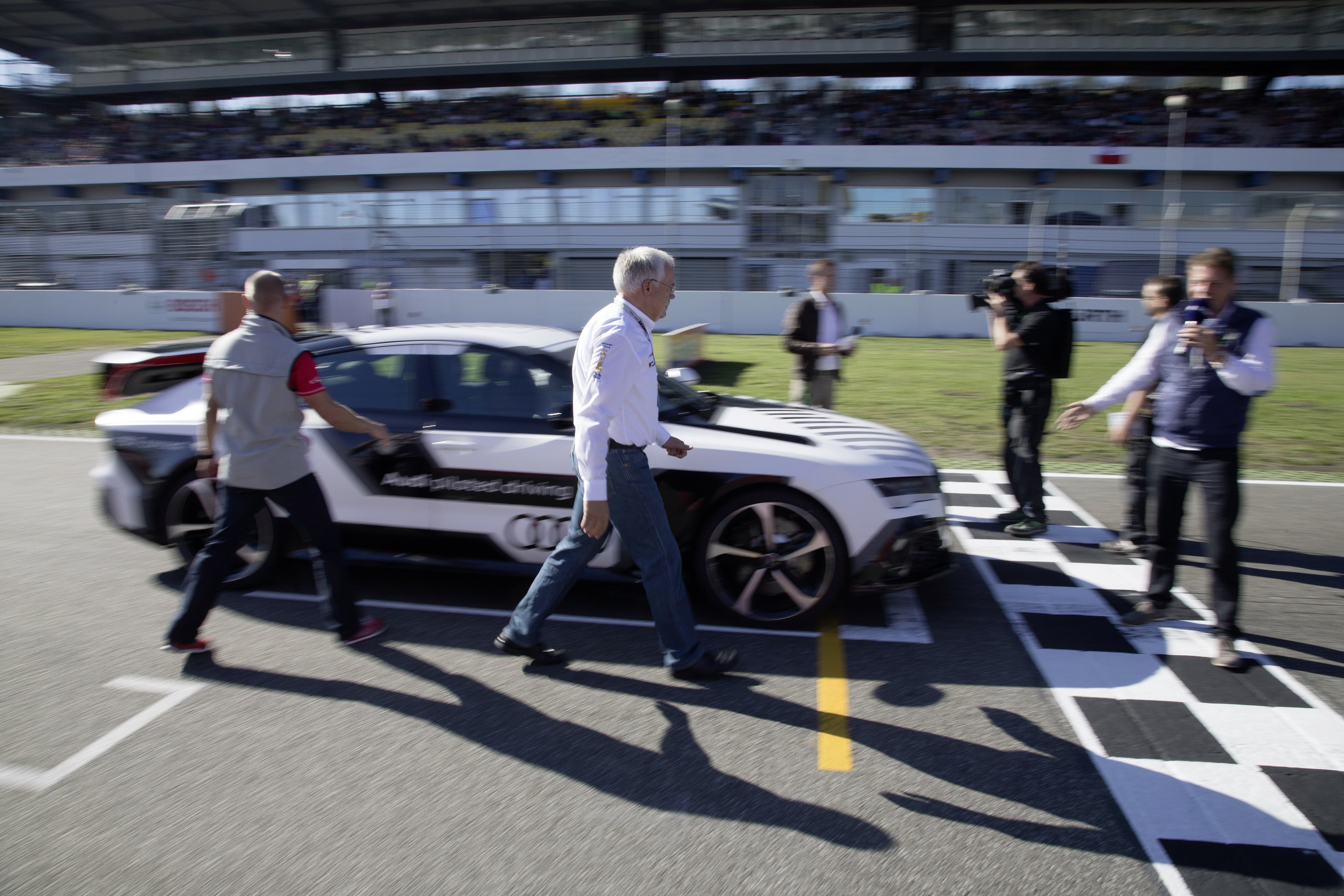 Aufregung kurz vor dem Start: Das Auto brauchte – ohne Fahrer wohlgemerkt – 2:10 Minuten für die viereinhalb Kilometer lange Strecke über den Hockenheimring.