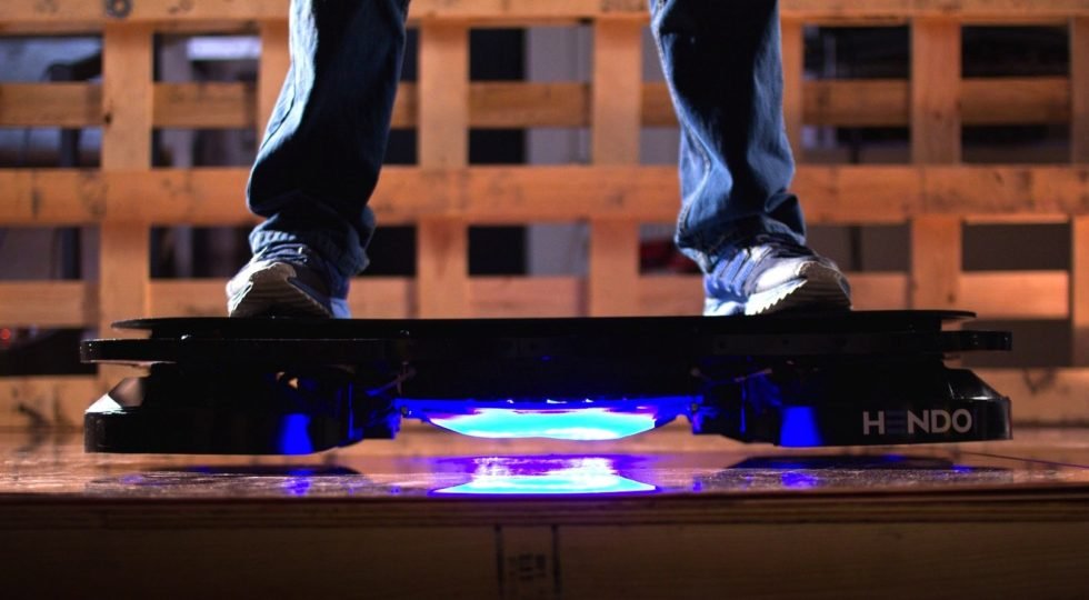 Das Hoverboard von Hendo schwebt gut zwei Zentimeter über dem Untergrund.