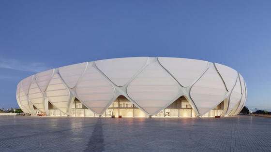 Der Entwurf des Stadions von Manaus ist von der tropischen Umgebung inspiriert und sieht als Dach und Fassade eine Metallkonstruktion vor, die einem typischen Strohkorb der Region nachempfunden ist.