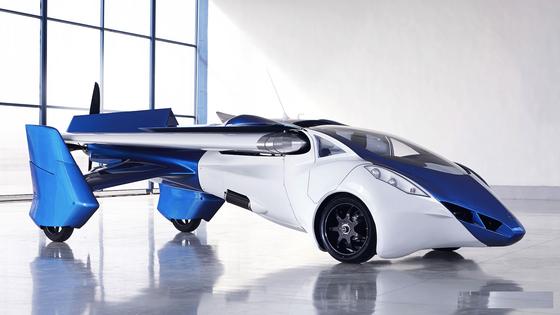 Das Aeromobil, eine Mischung aus Auto und Flugzeug, ist wirklich schon geflogen und gefahren. Auch Google-Mitgründer Larry Page ist von der Idee des fliegenden Autos überzeugt und hat 100 Millionen Dollar in ein Start-up investiert. 
