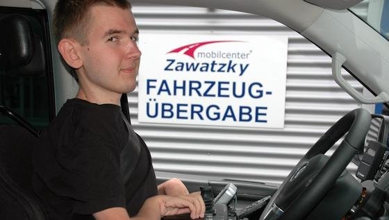 Josef Fleischmann nutzt das Spracherkennungssystem bereits. Für die Präsentation des Systems in Meckesheim reiste er mit seinem umgebauten Wagen aus Stuttgart an. 