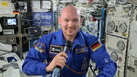 Vor seiner für den 10. November geplanten Rückkehr auf die Erde gibt Alexander Gerst am 30. Oktober noch ein ausführliches Interview von der ISS aus. Er freut sich schon auf Pizza und einen Spaziergang im Herbstwald.