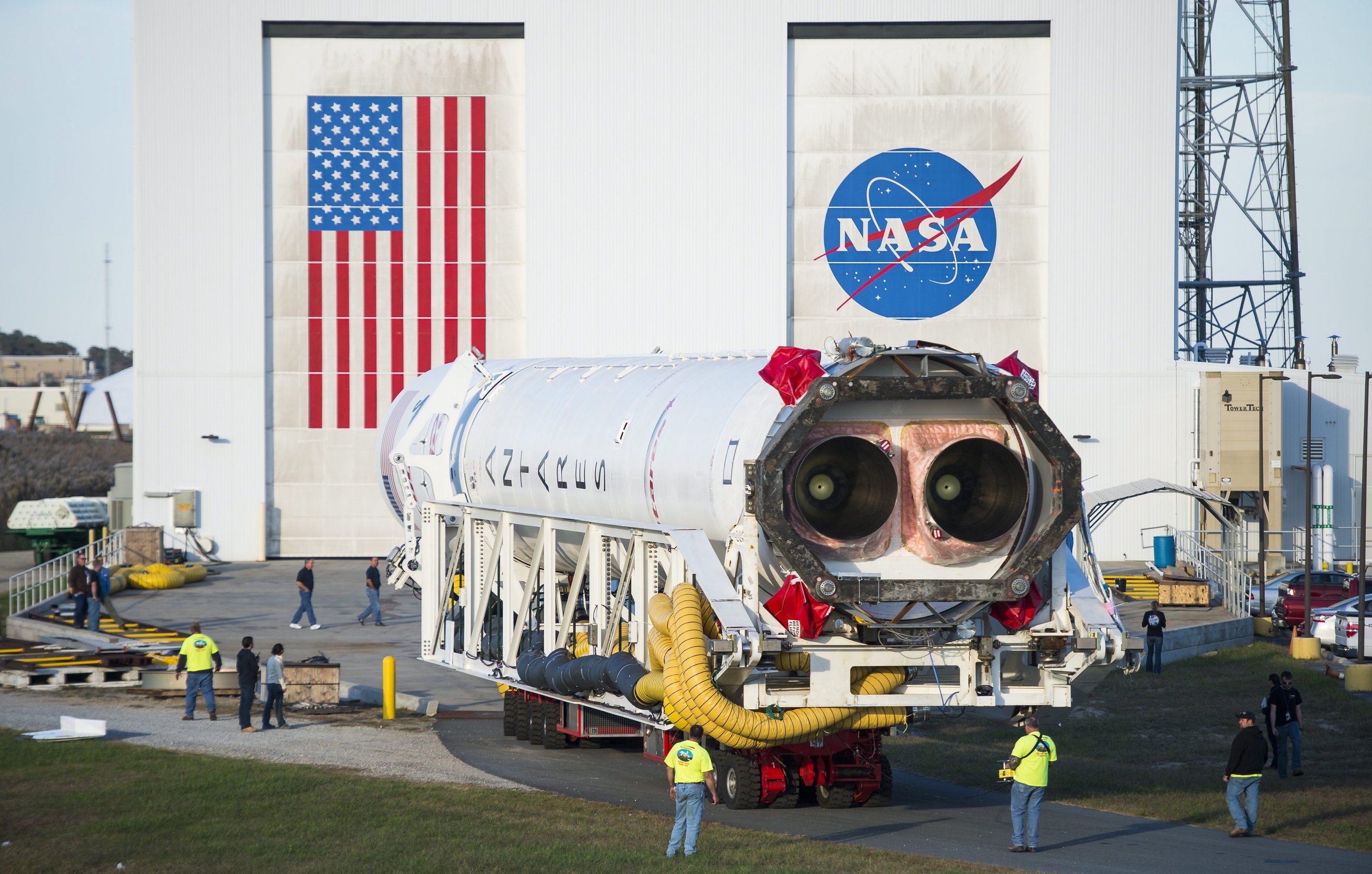 Die Antares-Rakete vor ihrem verhängnisvollen Start: Bisher kamen Triebwerke vom Typ Aerojet Rocketdyne AJ26 zum Einsatz, die auf 40 Jahre alter russischer Technologie basieren. Orbital Sciences verbannt sie jetzt aus den Raketen.