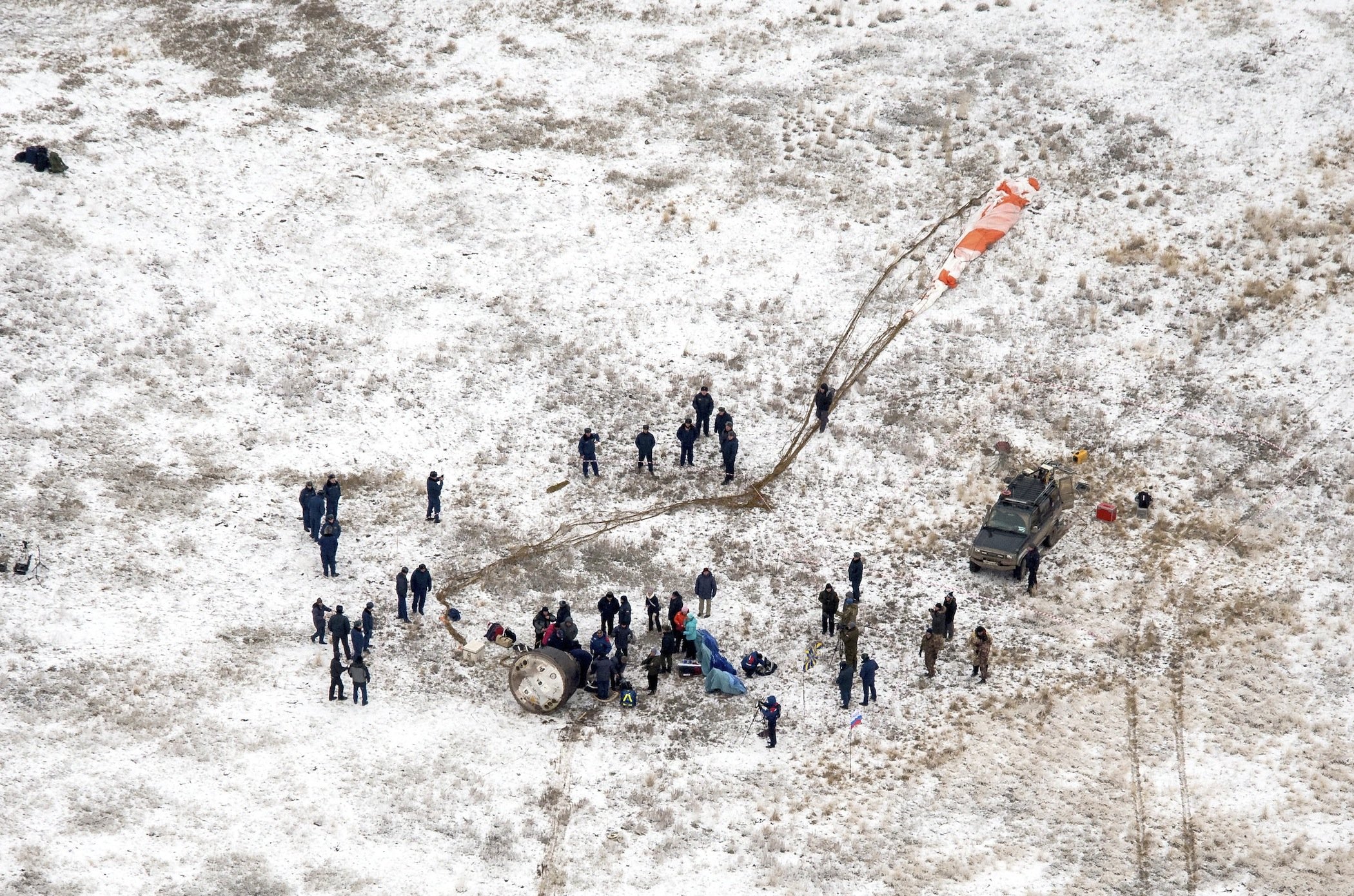 Landung im Schnee: Etwa 100 Kilometer entfernt von der Stadt Arkalyk landete die Sojuskapsel in der kasachischen Steppe.