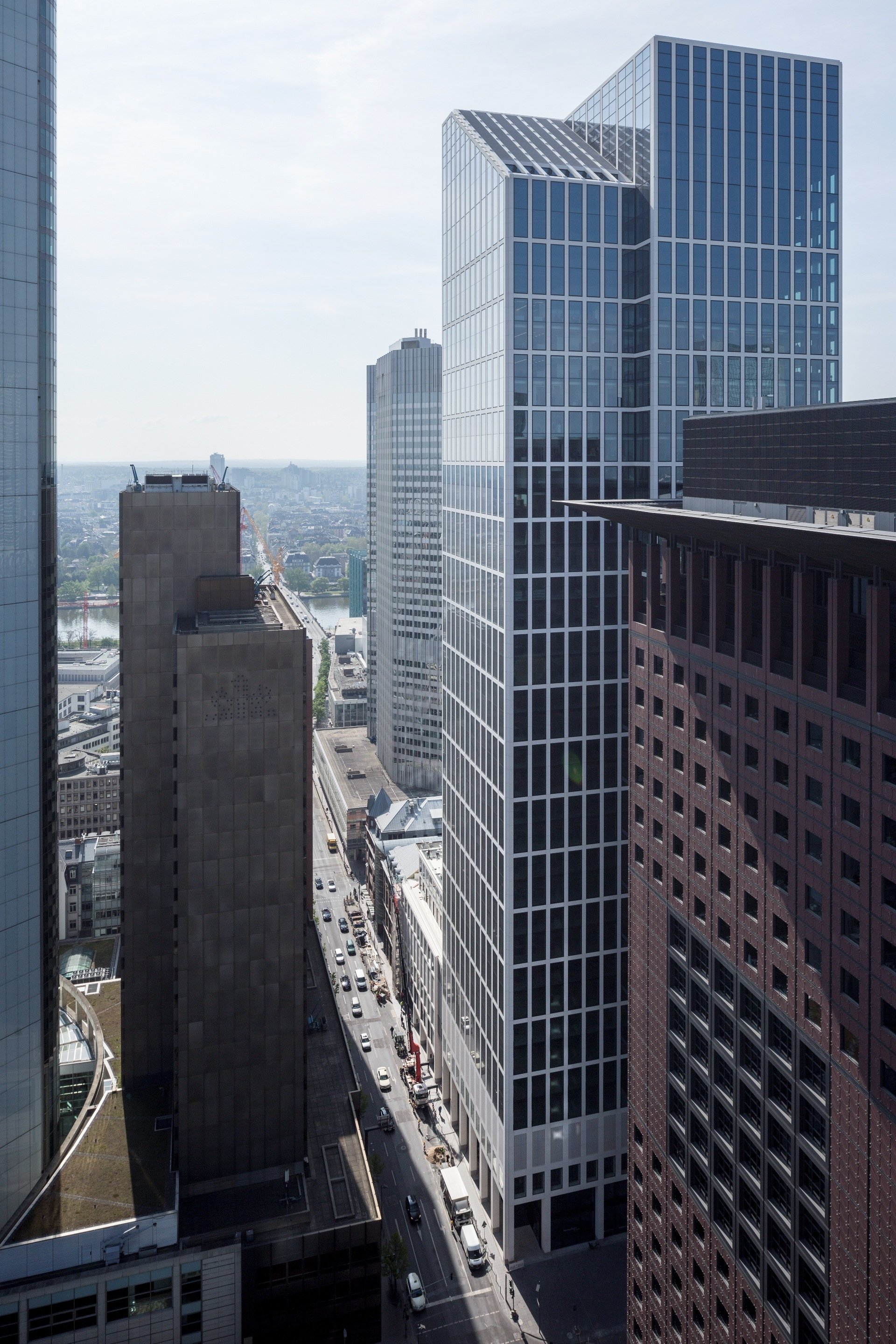 Blick in die Bankenklamm des Frankfurter Bankenviertels Richtung Süden.