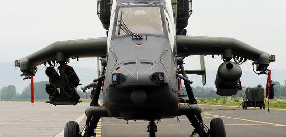 Bei der Bundeswehr reißen die technischen Probleme nicht ab: Wie jetzt bekannt wurde, muss der Kampfhubschrauber Tiger alle 25 Flugstunden zur Inspektion. Hersteller Airbus hatte vor einem halben Jahr auf mögliche Lecks im Tank hingewiesen.