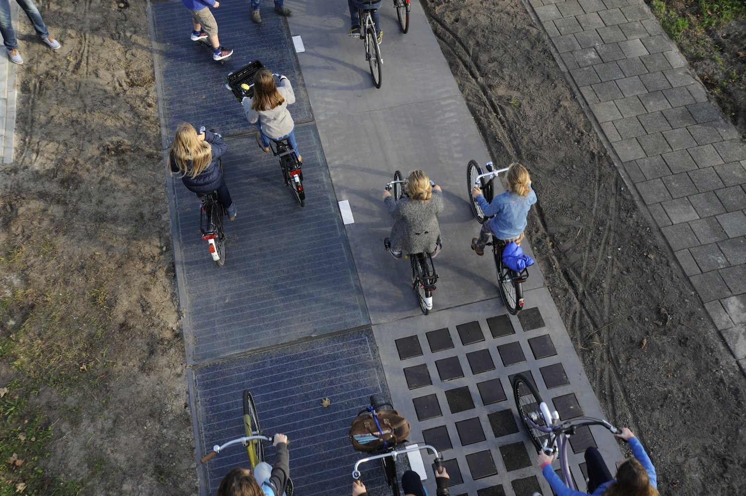 Der Fahrradweg hat die letzten 16 Tage schon Strom erzeugt – 140 Kilowattstunden, das reicht für 140 Waschgänge einer Geschirrspülmaschine. 