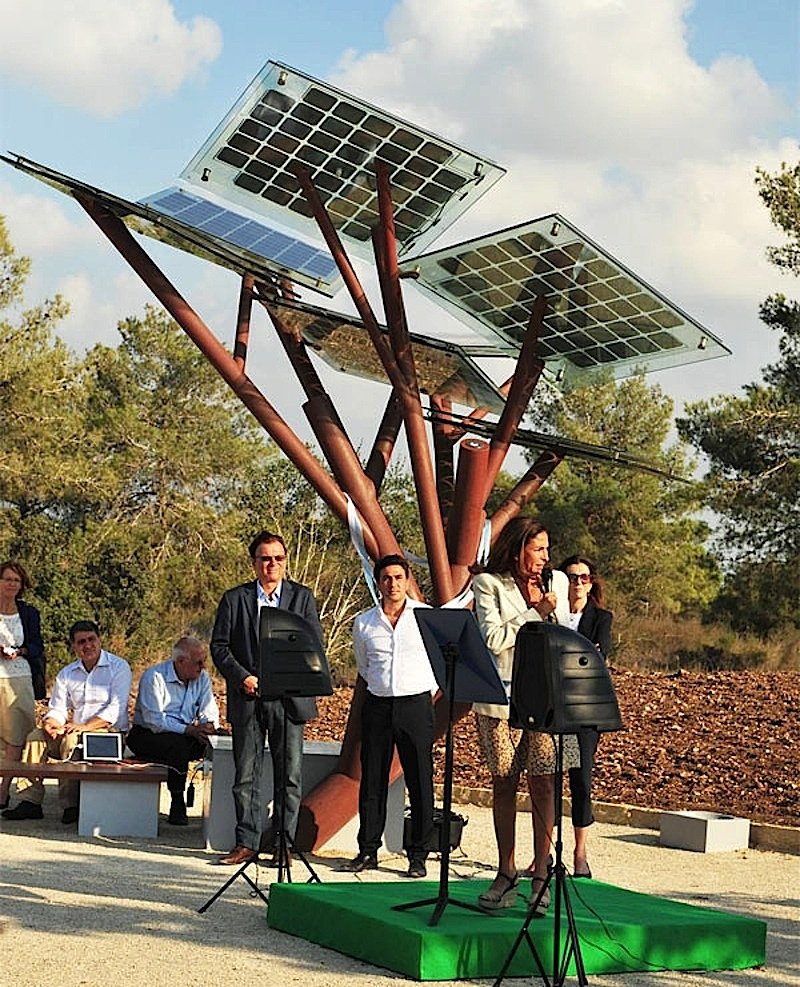 Der erste eTree ist vor kurzem im HaNadiv-Park bei Zikhron Ya’akov in Israel enthüllt worden. Weitere möchte Sologic nach China und Frankreich liefern.