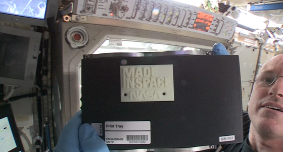 Der erste 3D-Druck der Geschichte in der Schwerelosigkeit: Am 25. November fertigte die Crew der ISS diese Platte an.