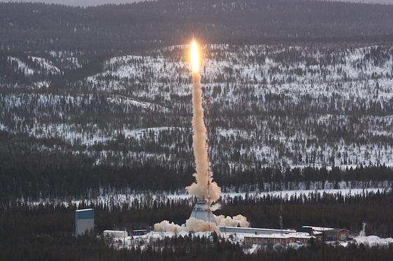 Start der Forschungsrakete Texus-49 vom Esrange Space Center in Kiruna, Nordschweden. An der Außenseite haben die Forscher DNA angebracht. 35 Prozent der Moleküle waren nach dem Weltraumflug biologisch voll funktionstüchtig.