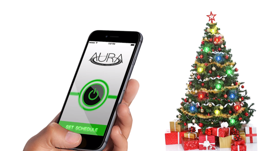 Der Powerring unter dem Weihnachtsbaum versorgt die LED-Kugeln mit Energie. Einschalten lässt er sich mit dem Smartphone.