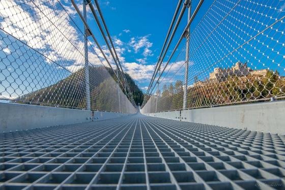 Was für eine Brücke: 406 Meter lang ist der Weg über das Tal des Fernpass, wenn man die neue Hochseilbrücke highline179 benutzt. Das ist aber nur was für Schwindelfreie, die auch ein Blick in 114 Meter Tiefe nicht schreckt.