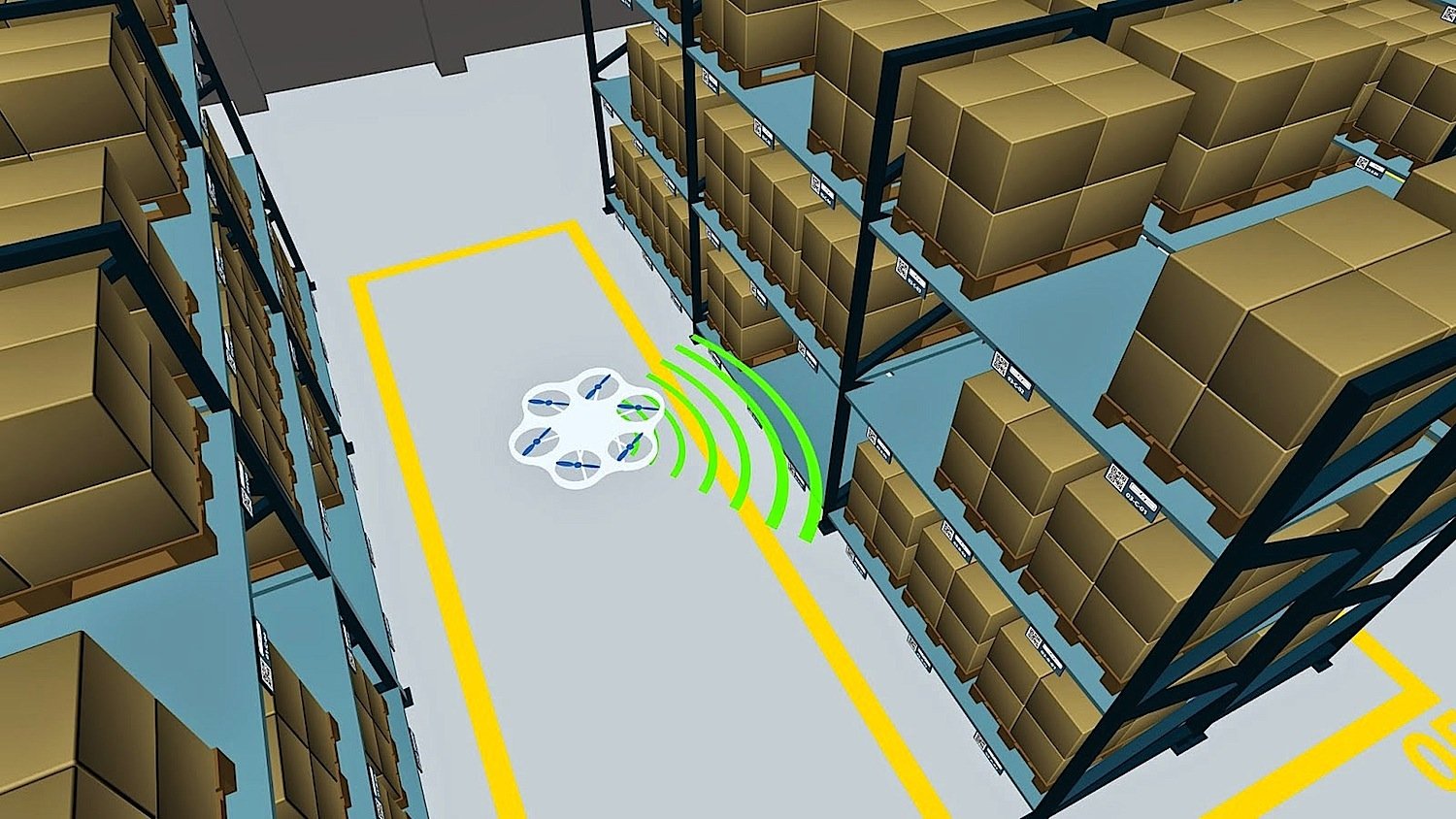 Die Drohne des Fraunhofer-Instituts in Dortmund schwirrt autonom durch das Lager. Ausgerüstet mit 3D-Kameras, Laserscannern und Ultraschallsensoren erstellt der fliegende Helfer eine ständig aktuelle Übersichtskarte.