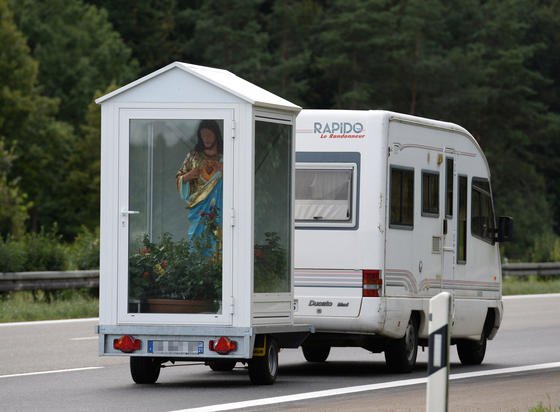 Vorwärtsfahren auf gerader Strecke ist mit Anhänger kein Problem. Schweißperlen auf der Stirn bereitet gerade vielen Anfänger aber das rückwärts einparken. Dabei wollen die Forscher der Universität Koblenz-Landau mit ihrem Fahrassistenzsystem helfen. 