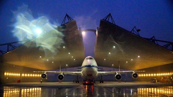 Bei Hamburger Schietwetter wurde SOFIA im Engine Hangar gewartet.