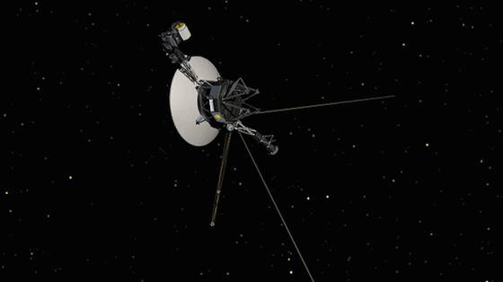 Seit 1977 im All unterwegs: die Raumsonde Voyager 1. Vor zweieinhalb Jahren hat sie das Sonnensystem verlassen und fliegt durch den interstellaren Raum. 