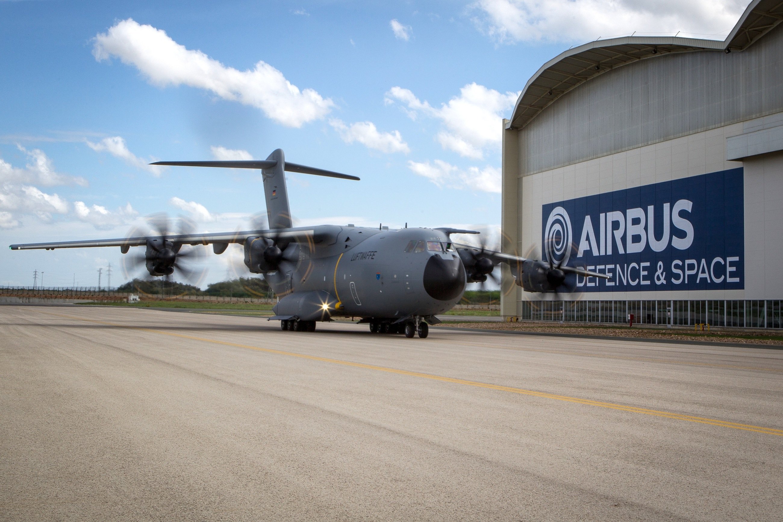 Erstflug des Airbus A400M in Sevilla: Am Freitag traf das Flugzeug in Deutschland ein. 53 Maschinen hat die Bundeswehr bestellt.