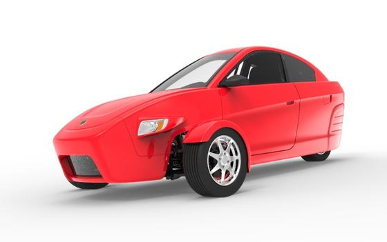 Seinen ungewöhnlichen Kleinwagen auf drei Rädern hat Elio Motors jetzt auf der CES der Öffentlichkeit vorgestellt. Die Serienproduktion soll Anfang 2015 anlaufen.