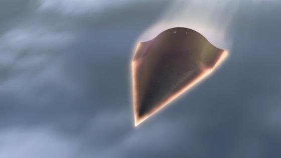 Auch die USA experimentieren mit Hyperschallflügen. 2011 erreichte das Experimentiervehikel Falcon des Rüstungskonzerns Lockheed Martin eine Geschwindigkeit von über 20.000 km/h. In nur neun Minuten legte es eine Rekordstrecke von 6400 Kilometern zurück. 
