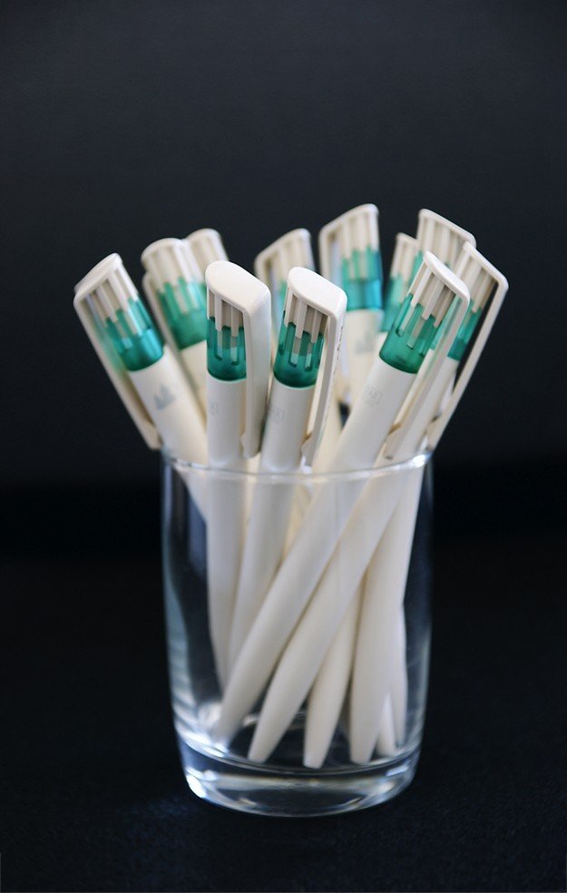 Kugelschreiber aus Biokunststoff: Derzeit enthalten Biokunststoffe meist Weichmacher auf Basis von Phthalat. Diese Weichmacher gelten als gesundheitsschädlich.