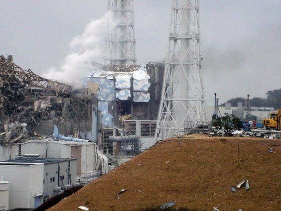 Die Ruinen des havarierten Atomkraftwerks Fukushima vor gut zwei Jahren. Menschen können die Reaktoren immer noch nicht betreten. Das neue Messverfahren könnte ihnen aber Aufschluss darüber geben, wo genau sich das geschmolzene Corium mittlerweile befindet. 
