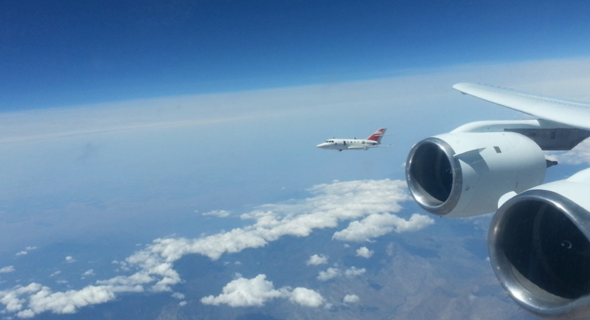 Das Flugzeug DC-8 fliegt bei den Experimenten in neun bis zwölf Kilometern Höhe. Das entspricht der Flughöhe der meisten Passagiermaschinen. 