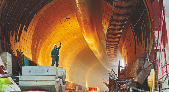 Mit Maschinen von Herrenknecht bauen Arbeiter einen Straßentunnel in Madrid. Das deutsche Unternehmen kämpft derzeit auch um den Auftrag für den chinesischen Meeres-Tunnel. 