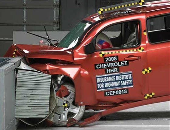 Chevrolet HHR im Crashtest: Bei dem auch in Deutschland verkauften Auto kann sich plötzlich der Motor während der Fahrt abschalten. Dadurch ist es bereits zu schweren Unfällen gekommen.