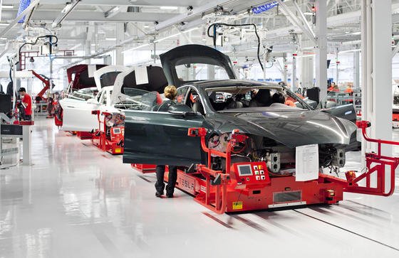 Tesla will eine riesige Akku-Fabrik in den USA bauen, um seine Elektroautos mit günstigeren Batterie aus eigener Produktion ausstatten zu können.