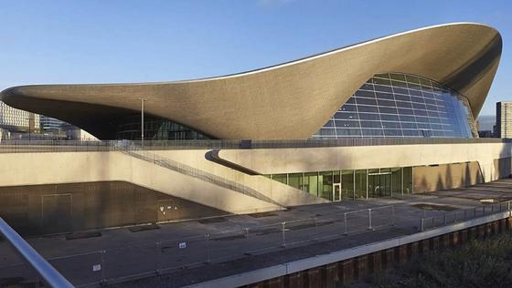 Das Hadid-Schwimmbad in London wird am 1. März 2014 für die Öffentlichkeit geöffnet. Der Bau des Aquatic Centre für den Olympiapark kostete rund 330 Millionen Euro.