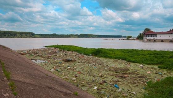 Jeden Tag transportiert die Donau 4,2 Tonne Plastikmüll ins Schwarze Meer. 79 Prozent sind industrielles Rohmaterial, 21 Prozent Plastikmüll von Spaziergängern.  