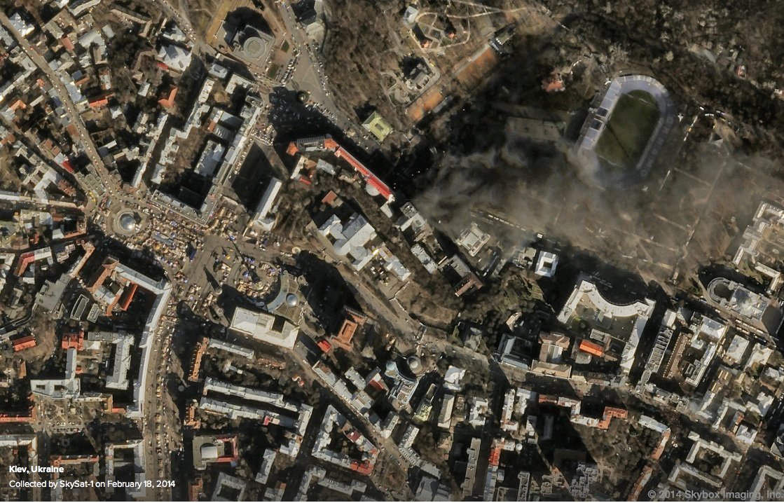 Skysat-Satellitenbild des Maidan-Platzes in Kiew am 18. Februar 2014: Deutlich zu sehen sind die Rauchschwaden, die über die Stadt ziehen.