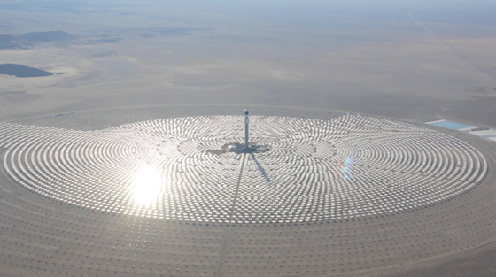 Die Solarturmanlage Crescent Dunes in Nevada soll noch dieses Jahr in Betrieb gehen und eine Leistung von 110 Megawatt erreichen. Eine Kilowattstunde soll weniger als 15 Cent kosten. 