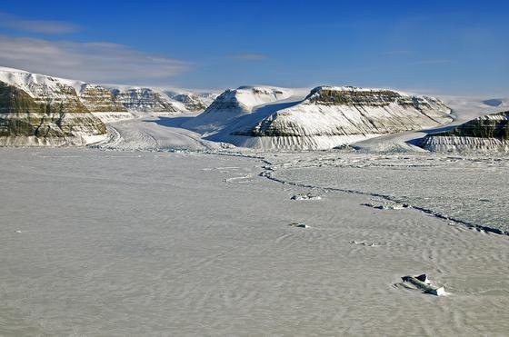 Die Gletscher im Nordosten Grönlands galten bislang als noch stabil. Jetzt haben Forscher herausgefunden, dass auch in dieser Region die Eisschmelze dramatisch ist.