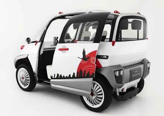 Der Concept One von Fomm ist nach Herstellerangaben das kleinste viersitzige Elektroauto der Welt. Ein Vorteil beim Einparken. Dabei bieten die Schiebetüren einen weiteren Platzgewinn. 