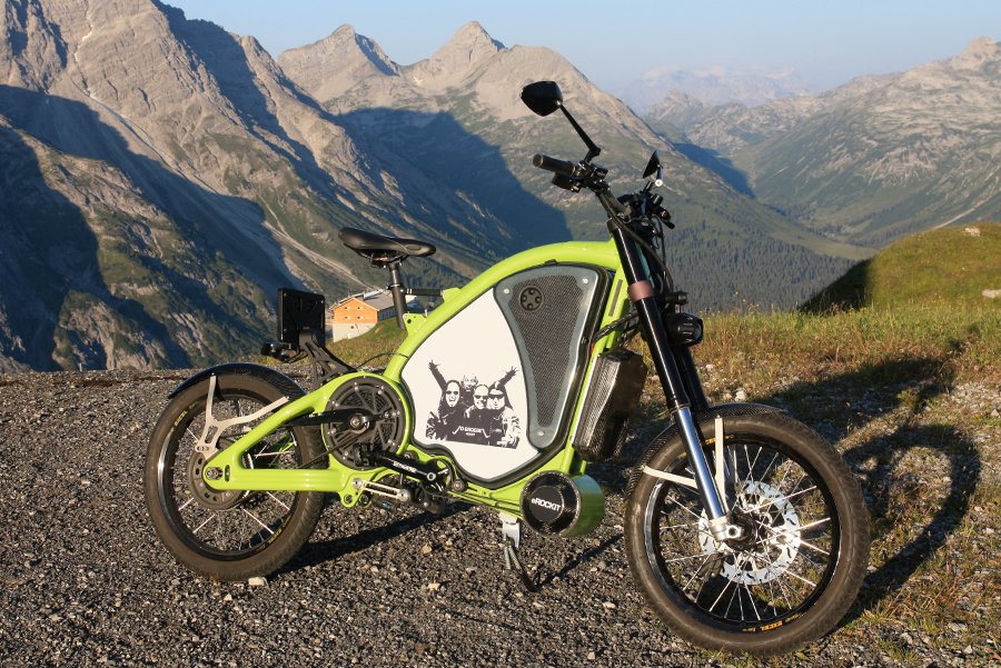 Ein 12-PS-Gleichstrom-Bürstenmotor genügt, um das Erockit auf 100 km/h zu beschleunigen. Auch in den Bergen mach das 123 kg schwere Elektrobike nicht schlapp.  