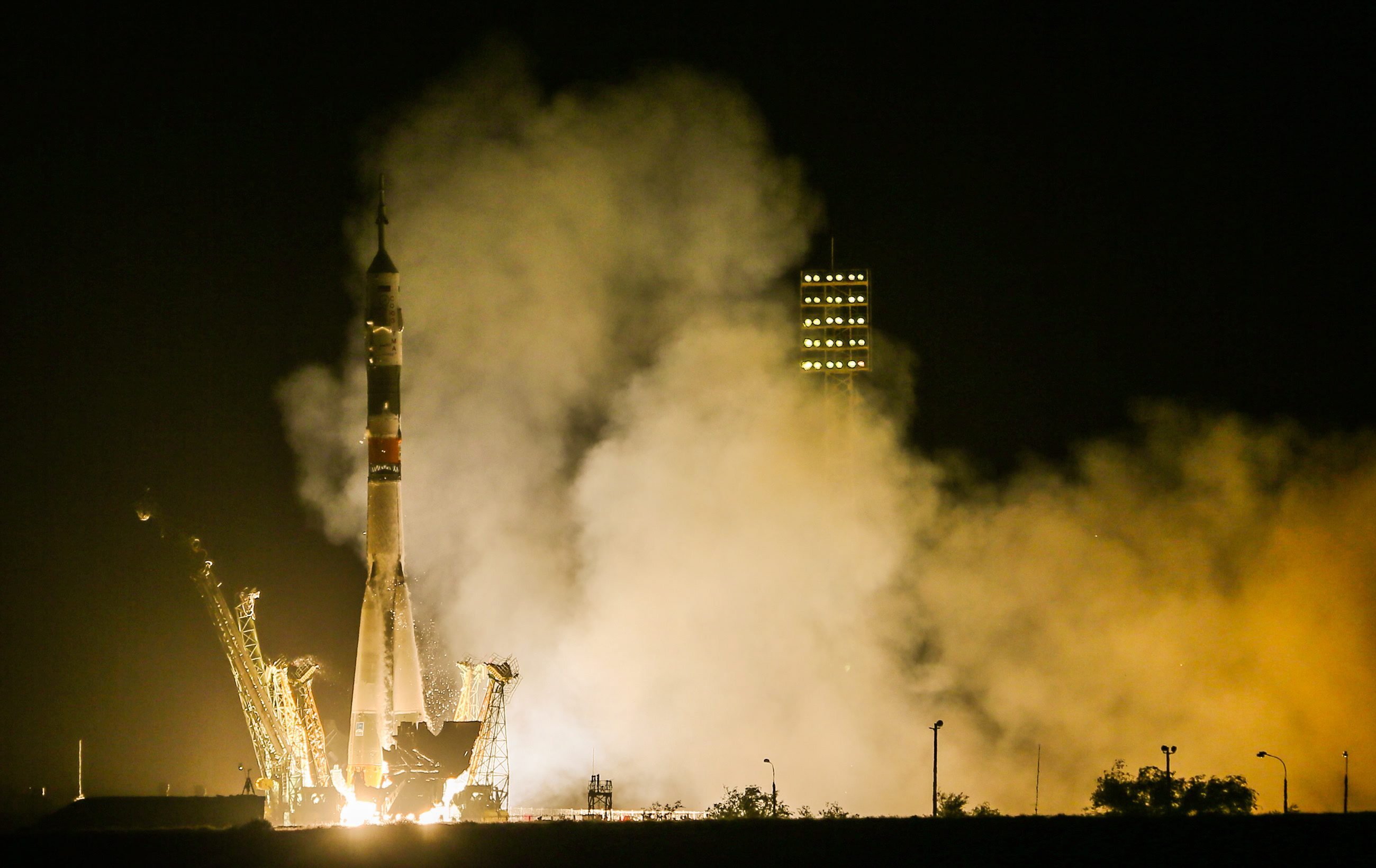 Die Sojus-Rakete hob genau um 21.58 Uhr mitteleuropäischer Zeit mit dem deutschen Astronauten Alexander Gerst in der Nacht zu Donnerstag vom Weltraumbahnhof Baikonur ab. Nach sechs Stunden Flug war die ISS erreicht.