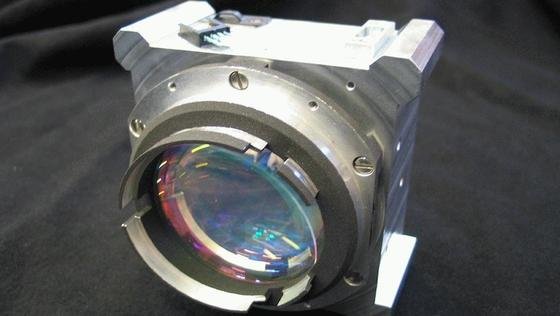 Bauteil eines Hochleistungs-Kameraobjektivs des Max-Planck-Instituts für extraterrestrische Physik. Die Qualitätskontrolle der gekrümmten Linsen ist derzeit noch schwierig. Das könnte sich mit dem neuen Verfahren ändern. 