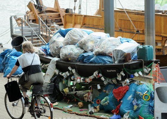 Plastikmüll aus der Nordsee: Jährlich landen 20.000 Tonnen Müll in der Nordsee. Ein Großteil davon wird über die Flüsse ins Meer getragen. 
