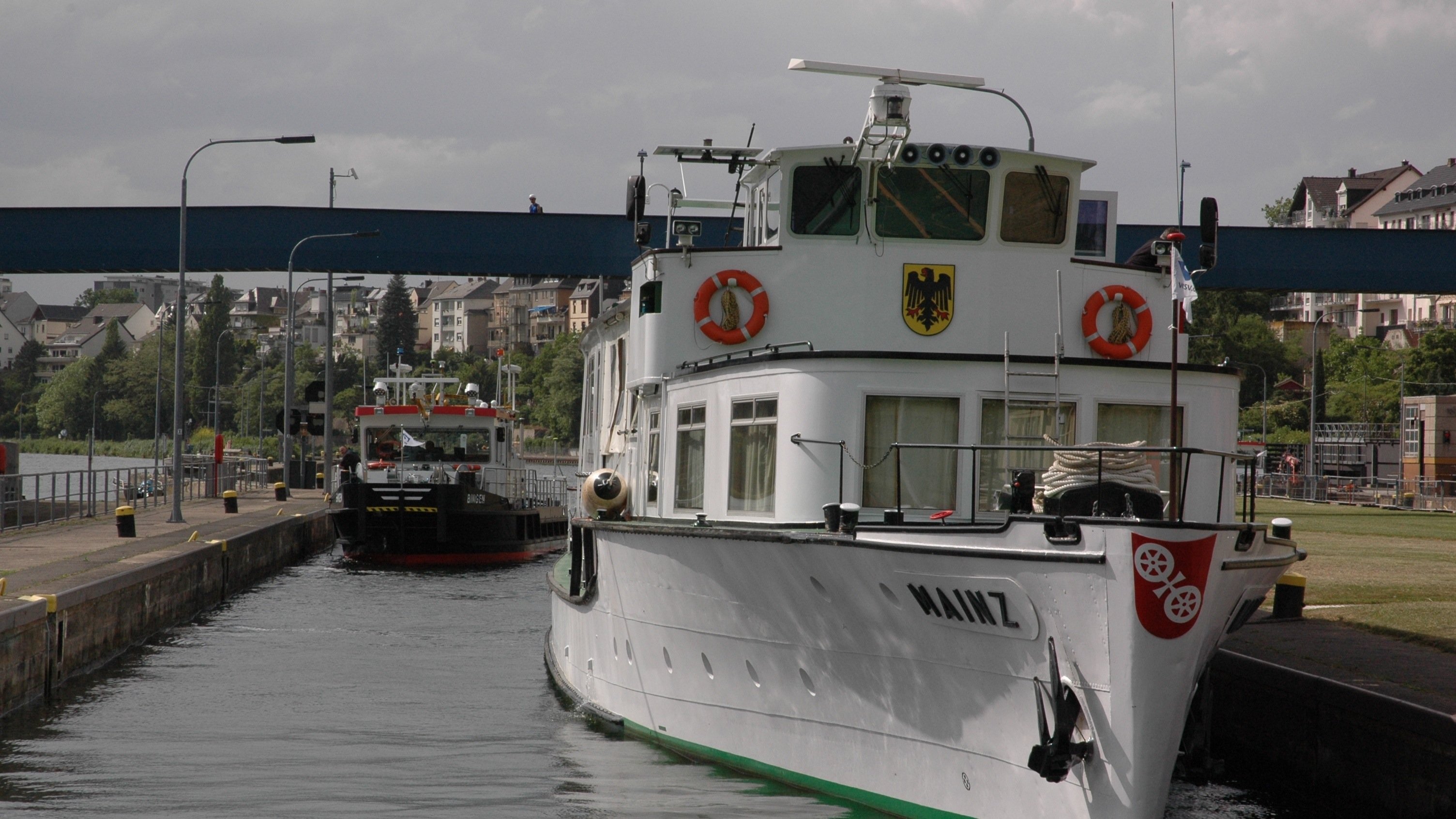 Schleusenfahrt der MAINZ auf der Mosel: Am 23. Mai 2014 demonstrierten die DLR-Wissenschaftler gemeinsam mit Projektpartnern wie die neuen Fahrerassistenzsysteme funktionieren.