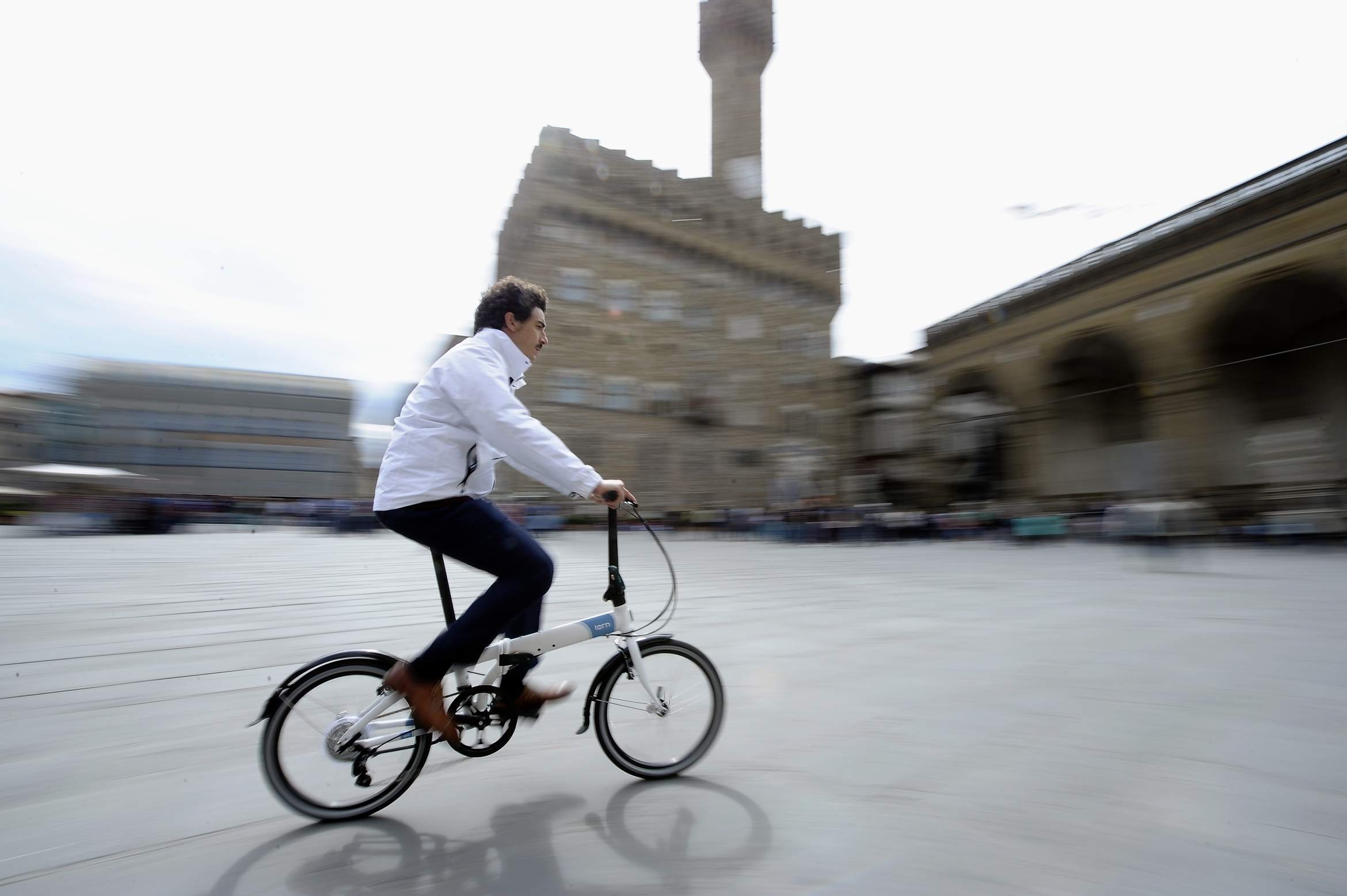 MIt dem Faltrad zum nächsten Smart: Diese Modellprojekt von Car2go ist derzeit auf Italien begrenzt.