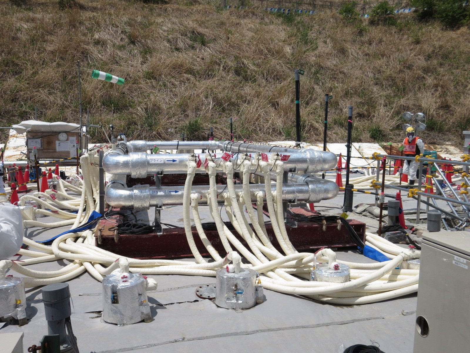 In Fukushima haben die Arbeiten zum Bau einer Eismauer begonnen. 