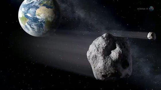 Asteroiden schrammen immer wieder knapp an der Erde vorbei. Vielleicht hat sich von einem solchen der Meteorit Erefmovka abgelöst, der vor Milliarden Jahren auf die Erde krachte und die wertvolle Fracht mitbrachte.