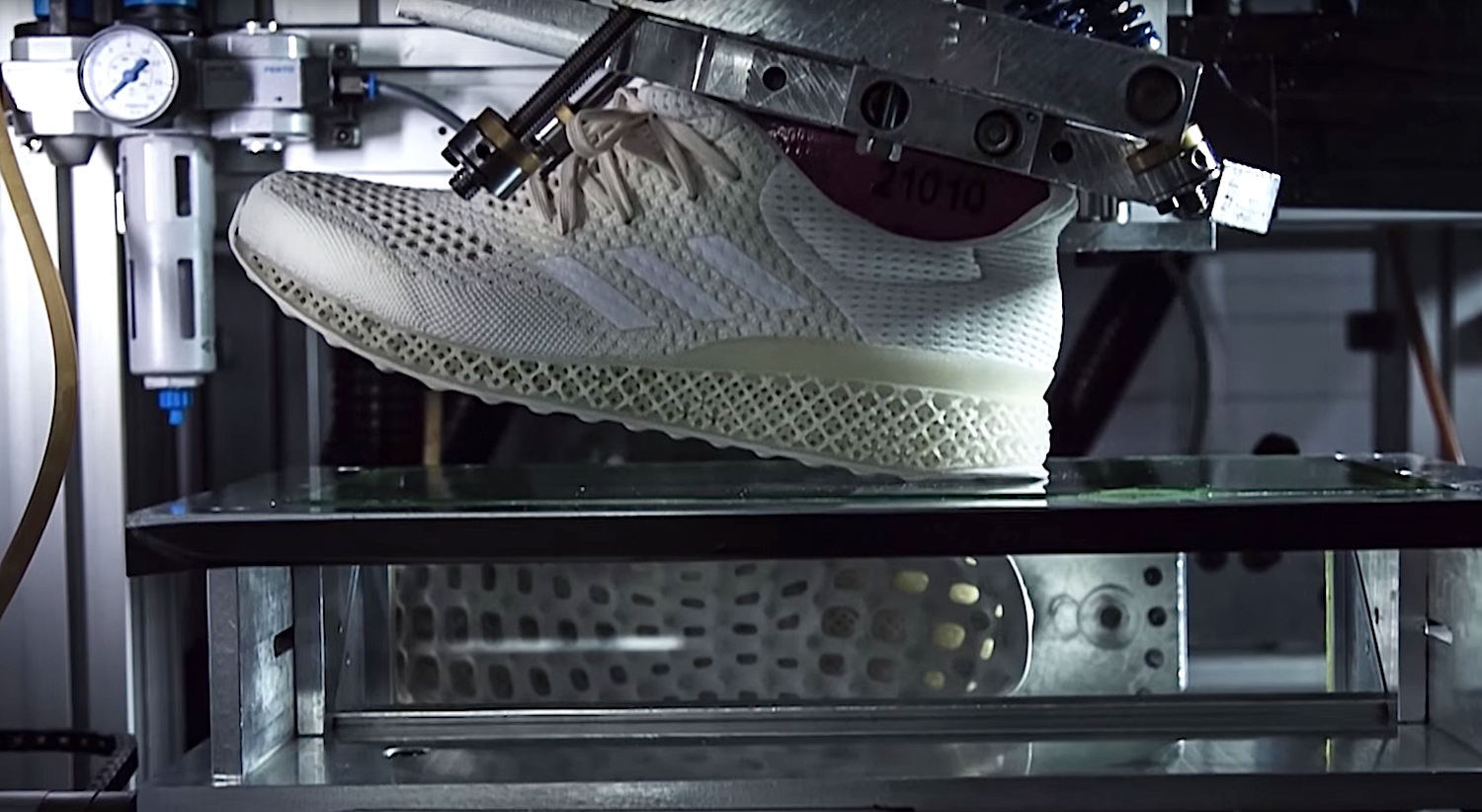 Производство найк. Adidas 3d. Adidas 3d Printed. Найк на 3д принтере. Адидас 3d печатная подошва.