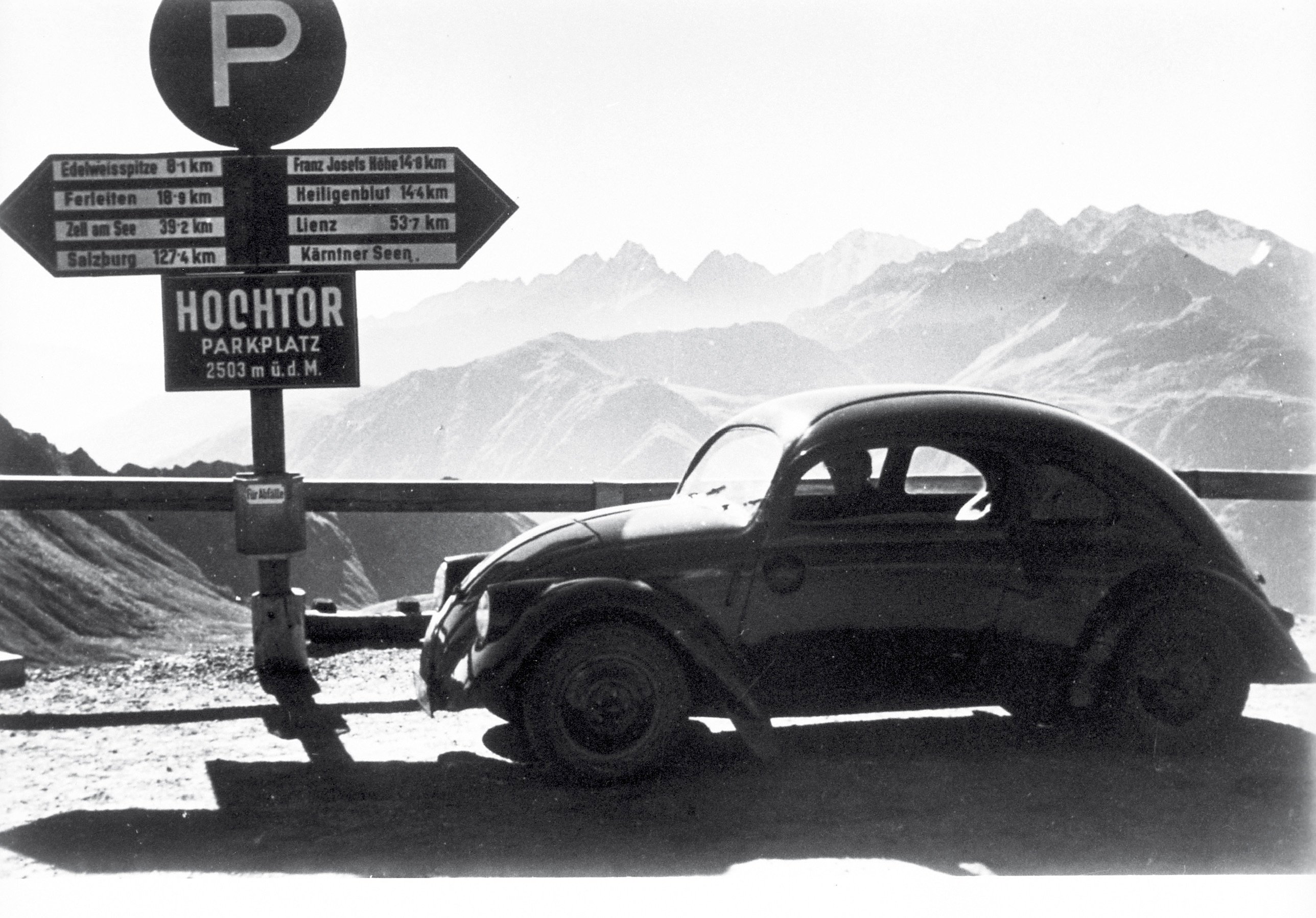 Mit dem Käfer wagten die Deutschen in den 1950-er Jahren die Fahrt über die Alpen, um Italien als Urlaubsland zu entdecken.